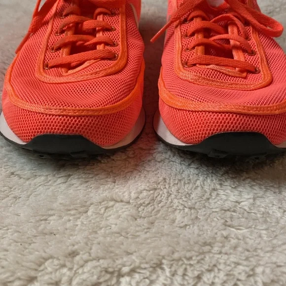 👟EUC Women’s Nike Lightweight Mesh Sneakers - Picture 3 of 9